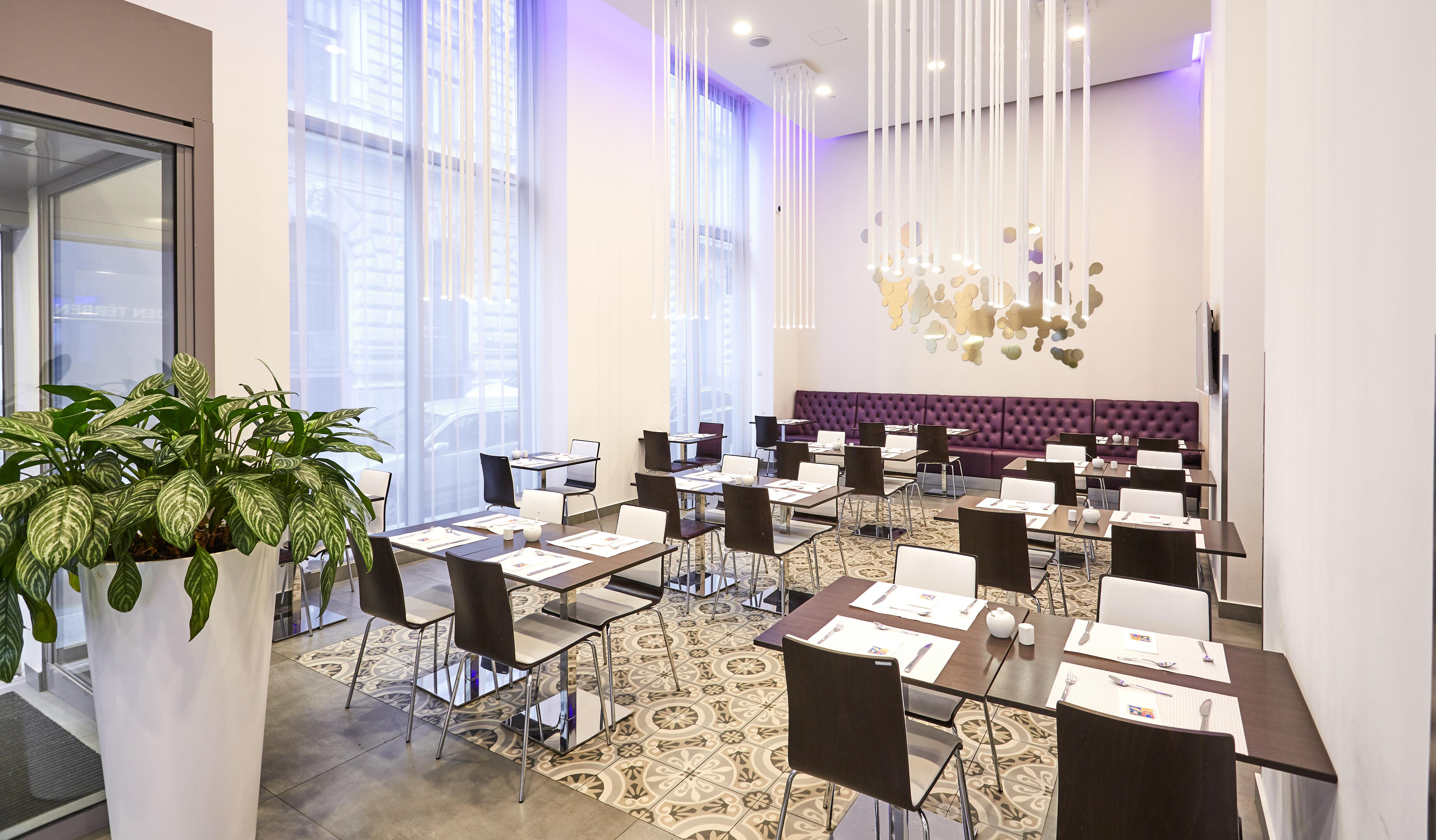 12 Révay Szálloda 3*