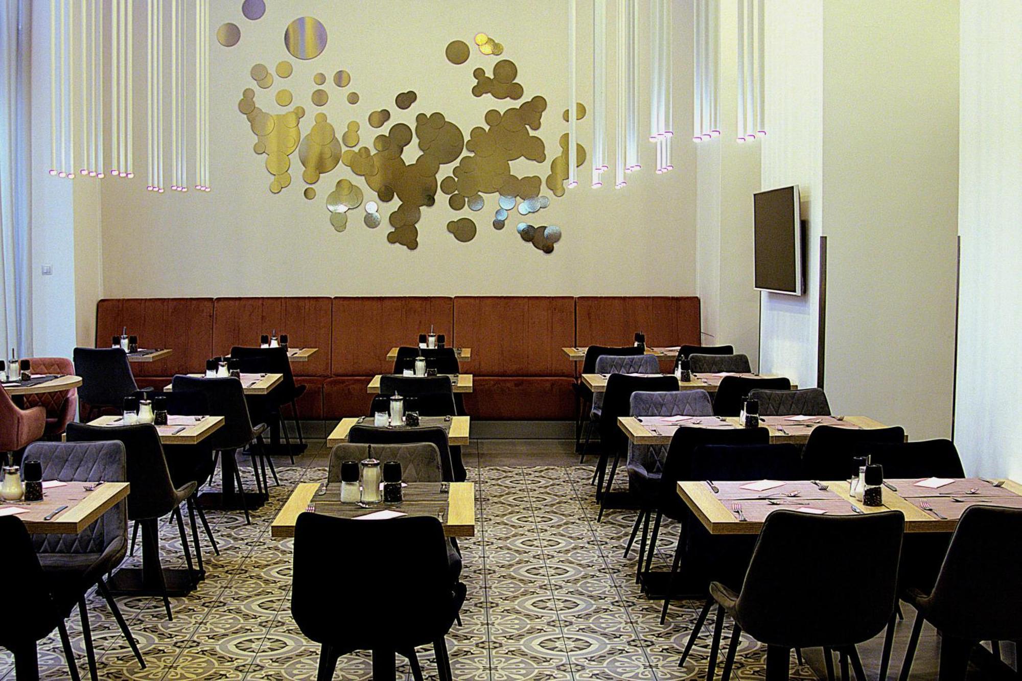12 Révay Szálloda 3*