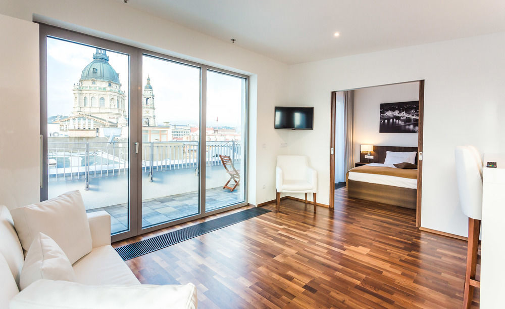 12 Révay Szálloda 3*