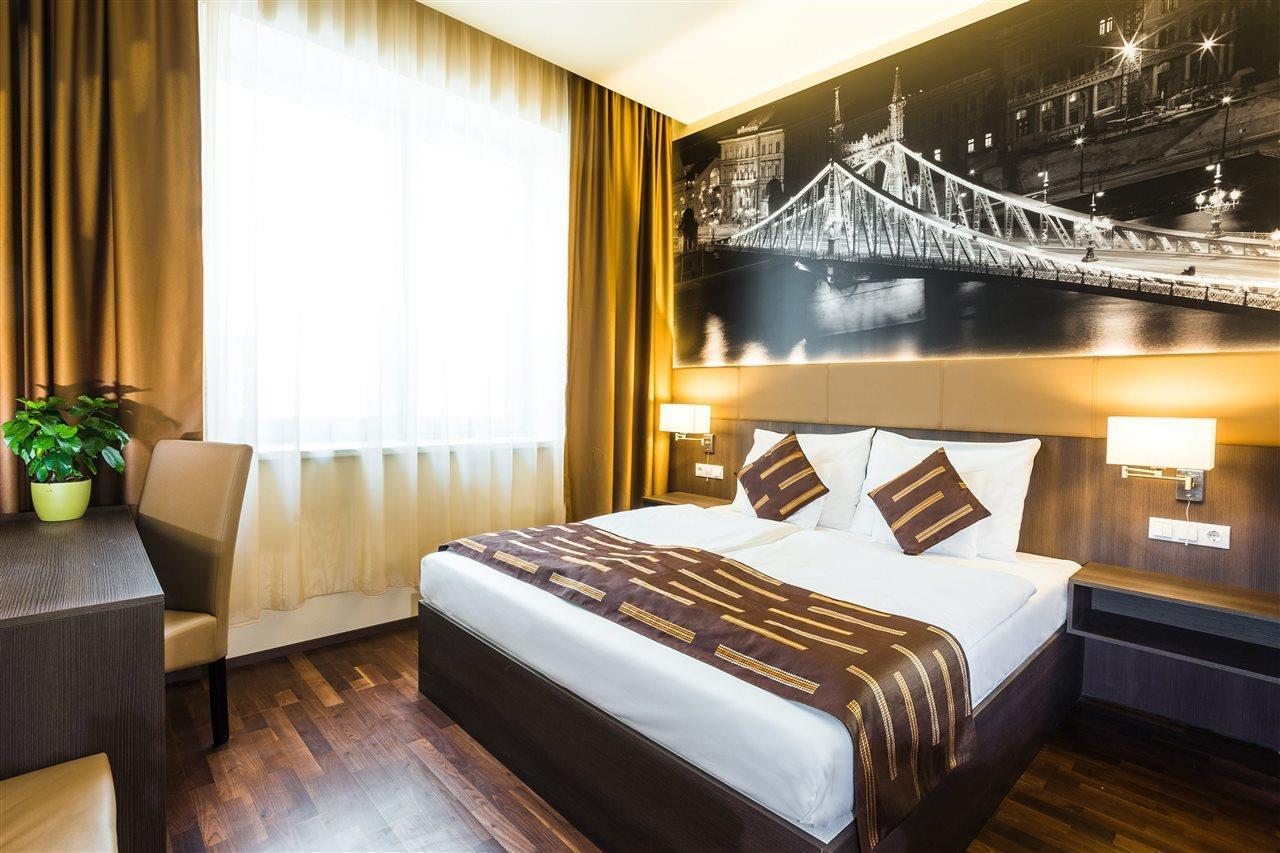 12 Révay Budapest